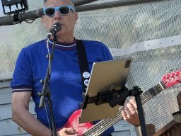 Lifeboat Inn festival - Rockin Robbie